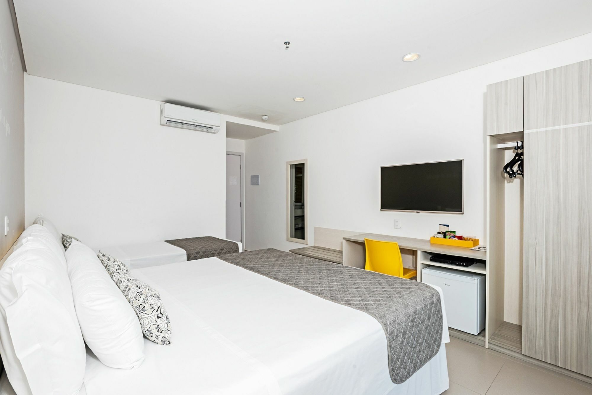 Nobile Hotel Гуаружа Екстериор снимка