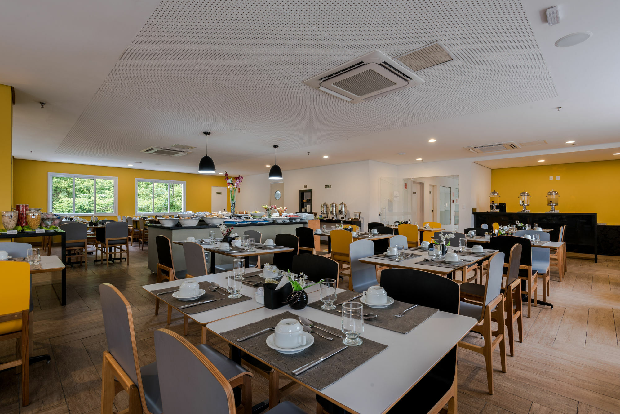 Nobile Hotel Гуаружа Екстериор снимка
