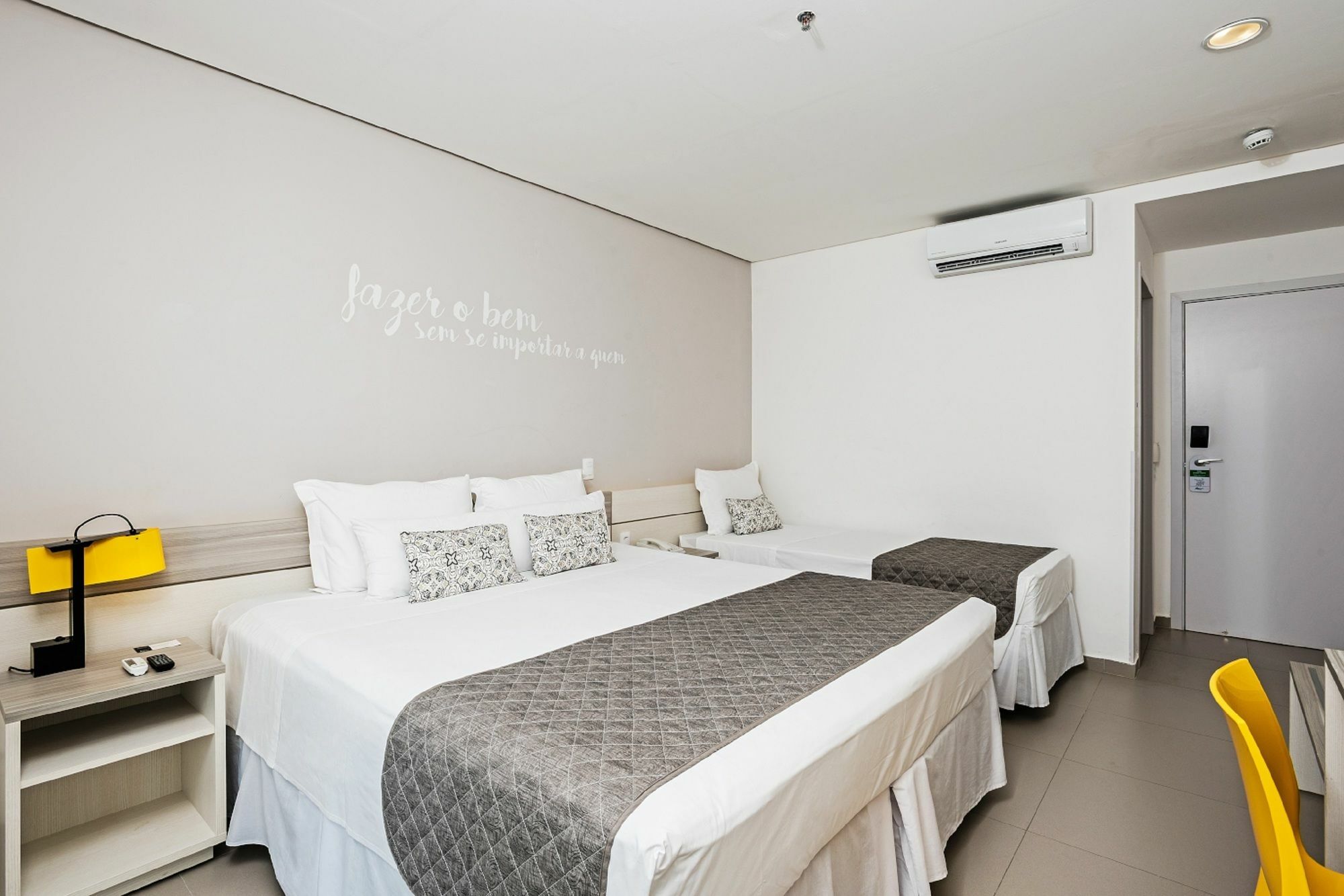 Nobile Hotel Гуаружа Екстериор снимка